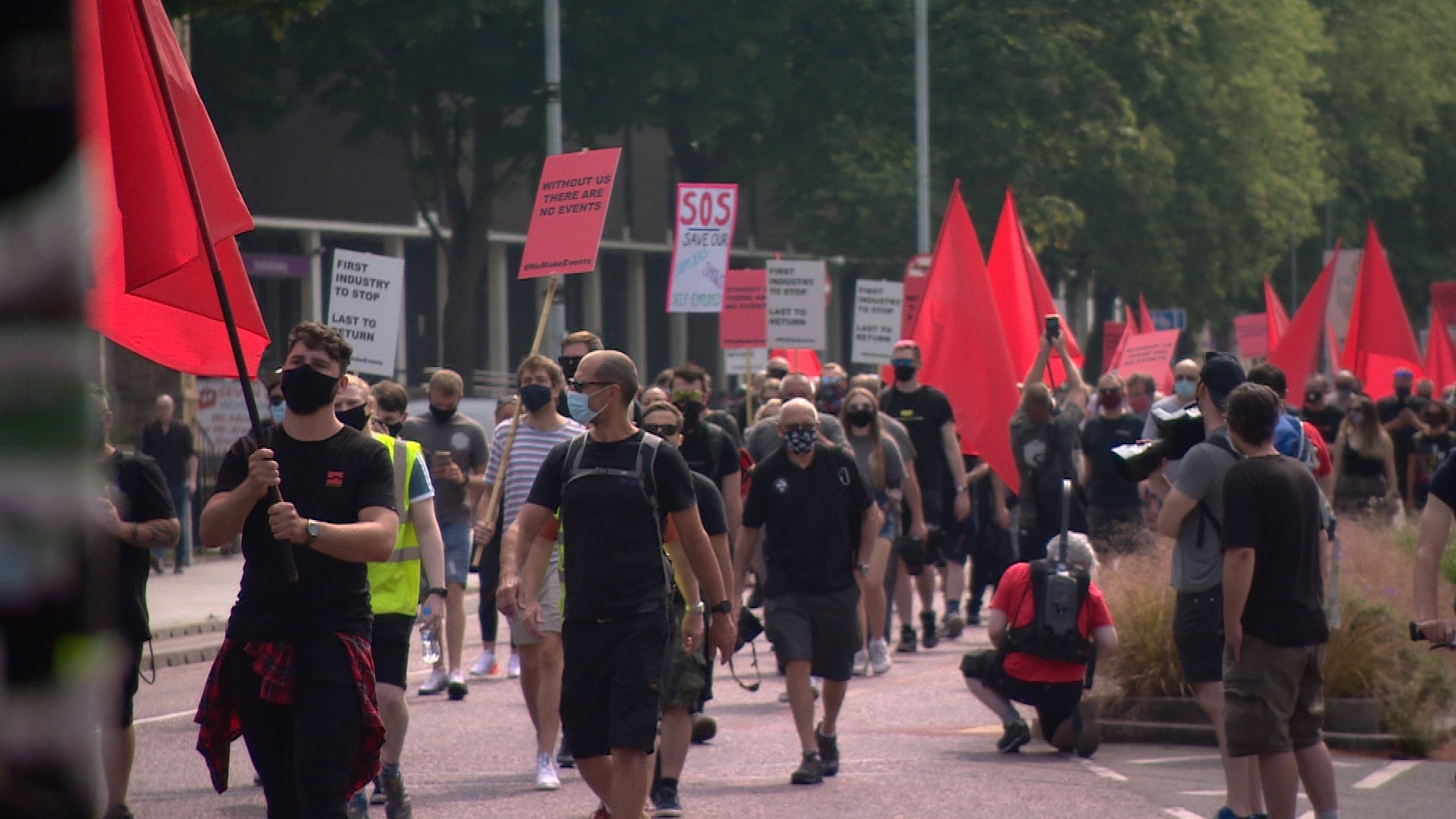 Thousands march in Manchester to highlight effect of pandemic on live