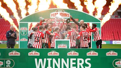 Sunderland players celebrate with the Papa John's Trophy after the 2021 final at Wembley Stadium, London