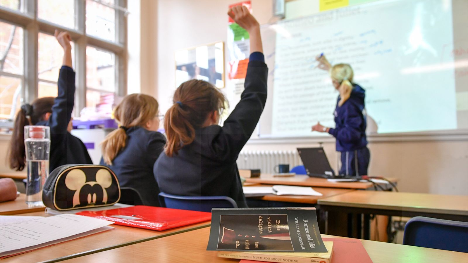 Work to recruit thousands of new teachers underway by education secretary
