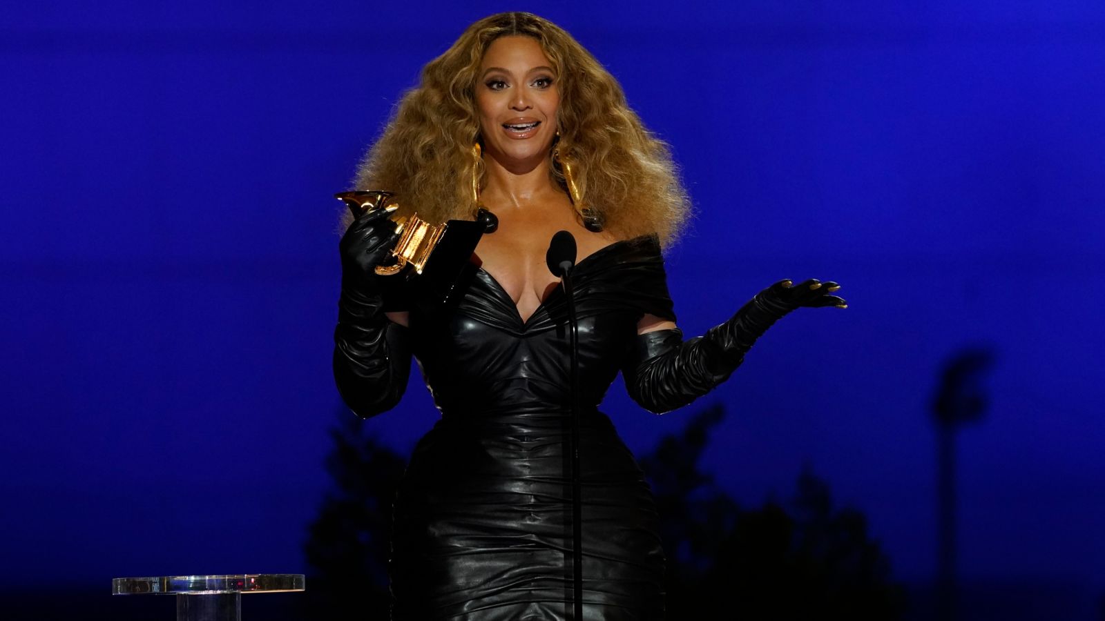 Beyoncé Makes History at a Star-Powered Grammy Ceremony - The New