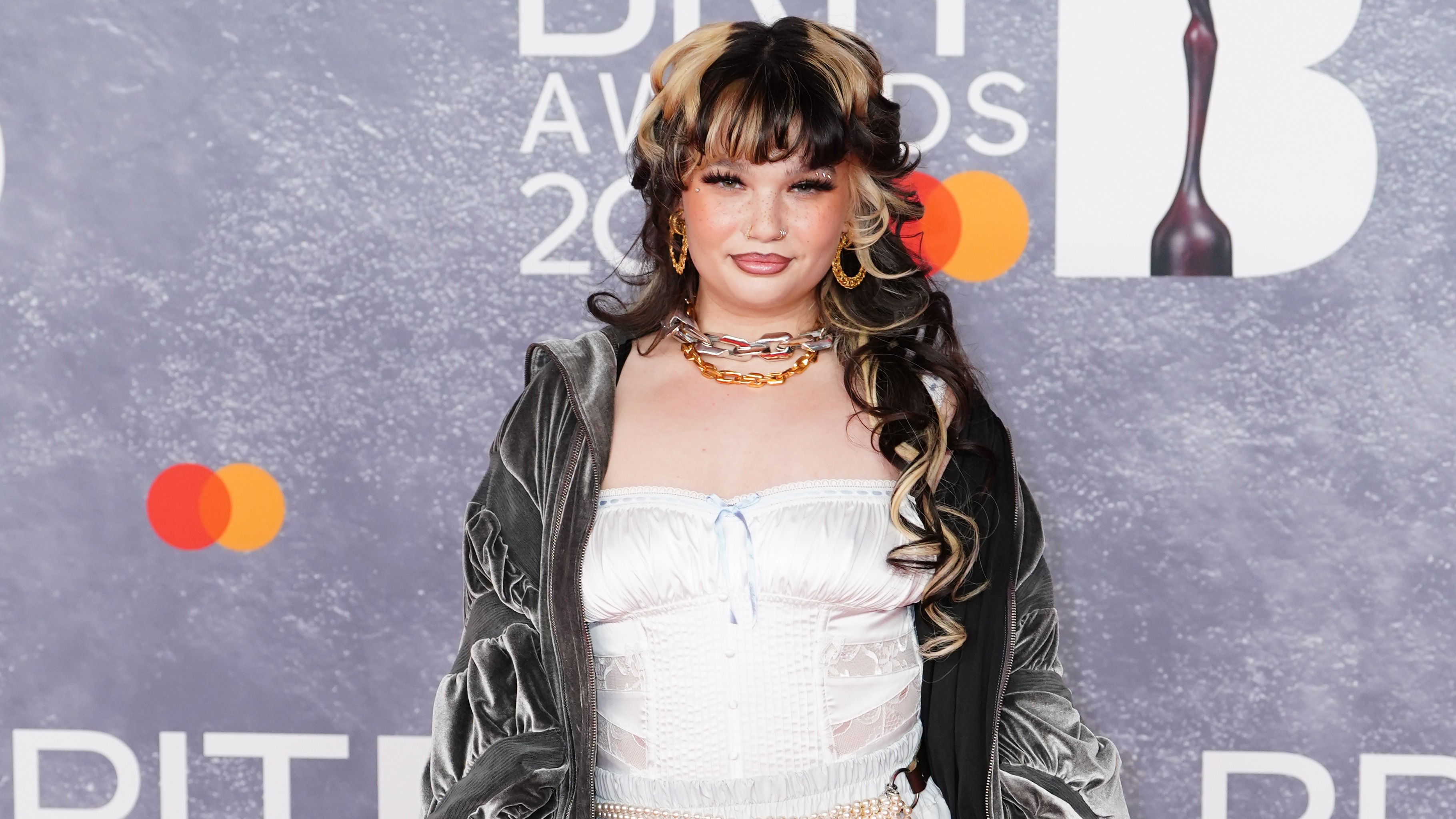 Lola Young cancels 'everything for foreseeable future' after collapsing on stage