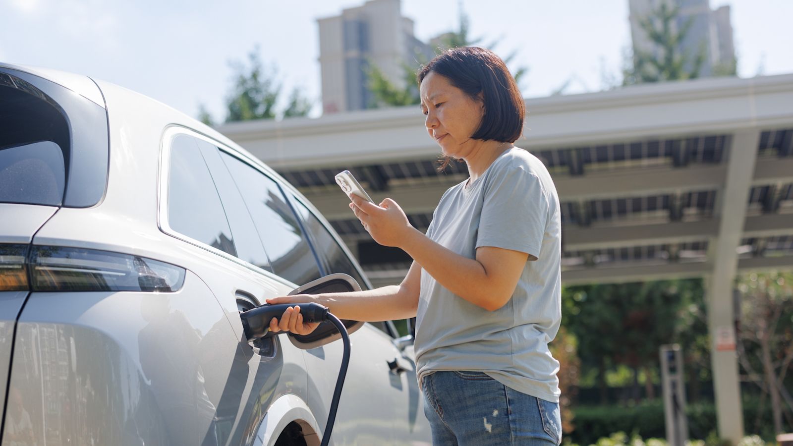Electric cars grant: Who will qualify for the £3,750 discount?