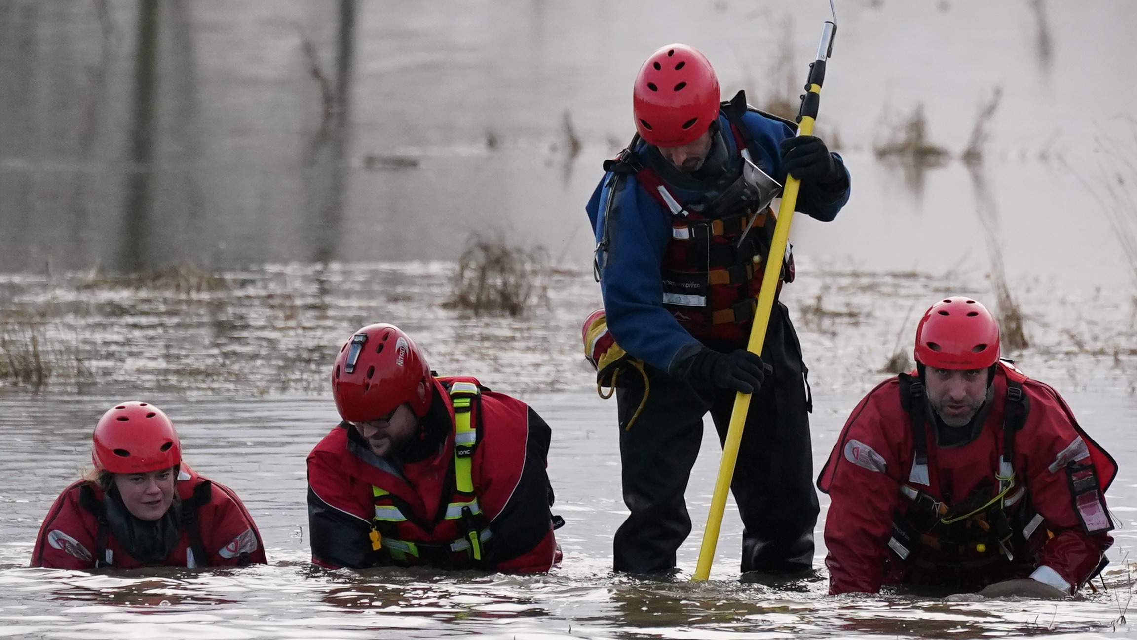 Police review CCTV footage of moment boy, 2, fell into the River Soar ...