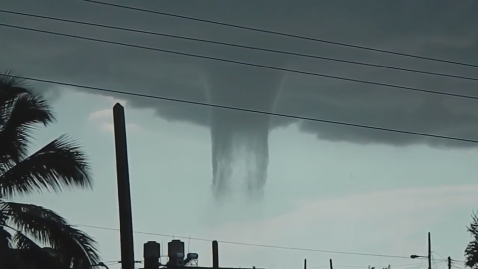 Giant waterspout descends from dark clouds to loom over Cuban port city ...