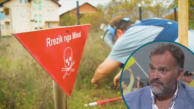 Still from pkg Ben Remfrey - given award by Ukrainian military for bomb disposal work