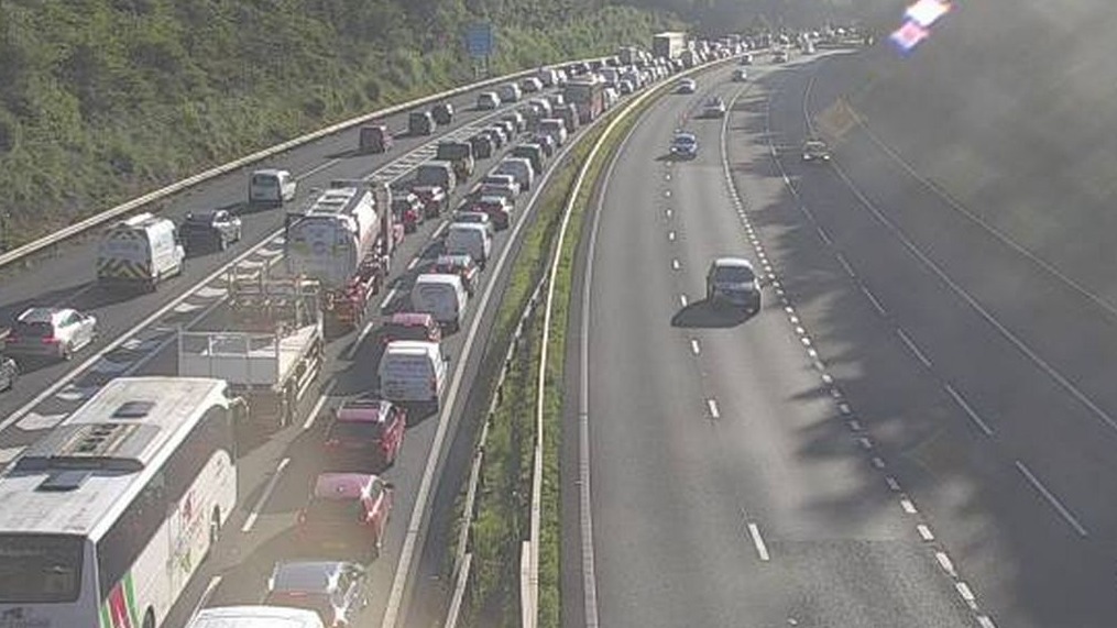 M4 Crash Long Delays After Crash Which Closed Two Lanes Itv News Wales