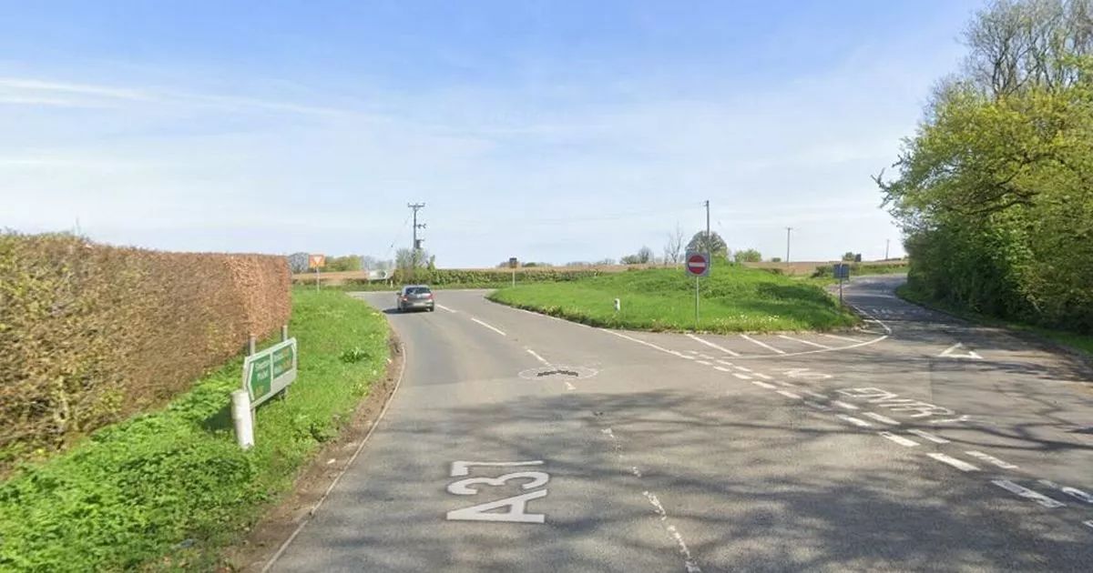 Crash near golf club delays traffic on A39 and A37 in Somerset