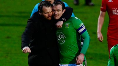 050521 LEE COLLINS YEOVIL CAPTAIN. YEOVIL TOWN FC