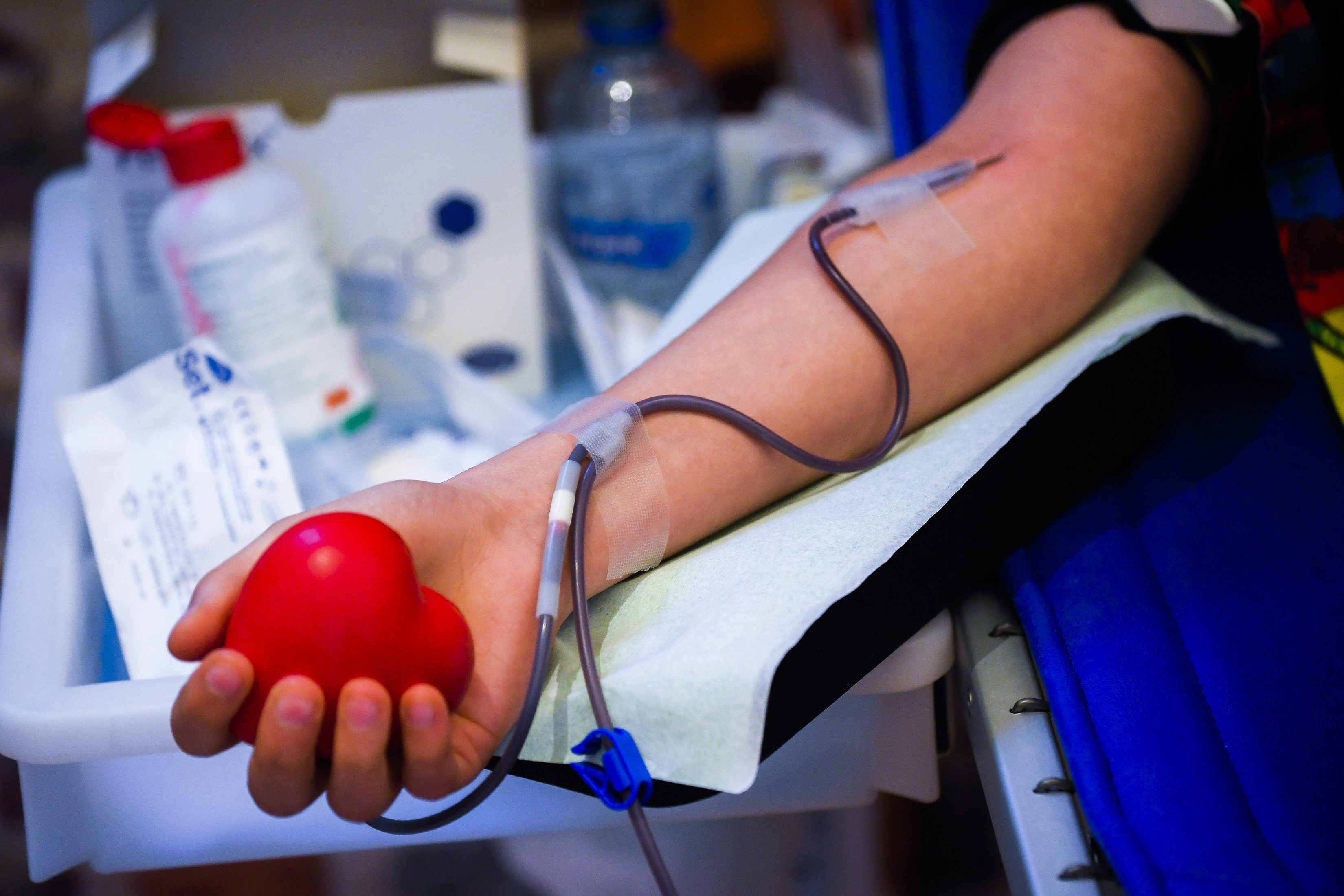 Полный донор. Переливание донорской крови. Переливание крови донорство. Гемотрансфузия (переливание крови)..