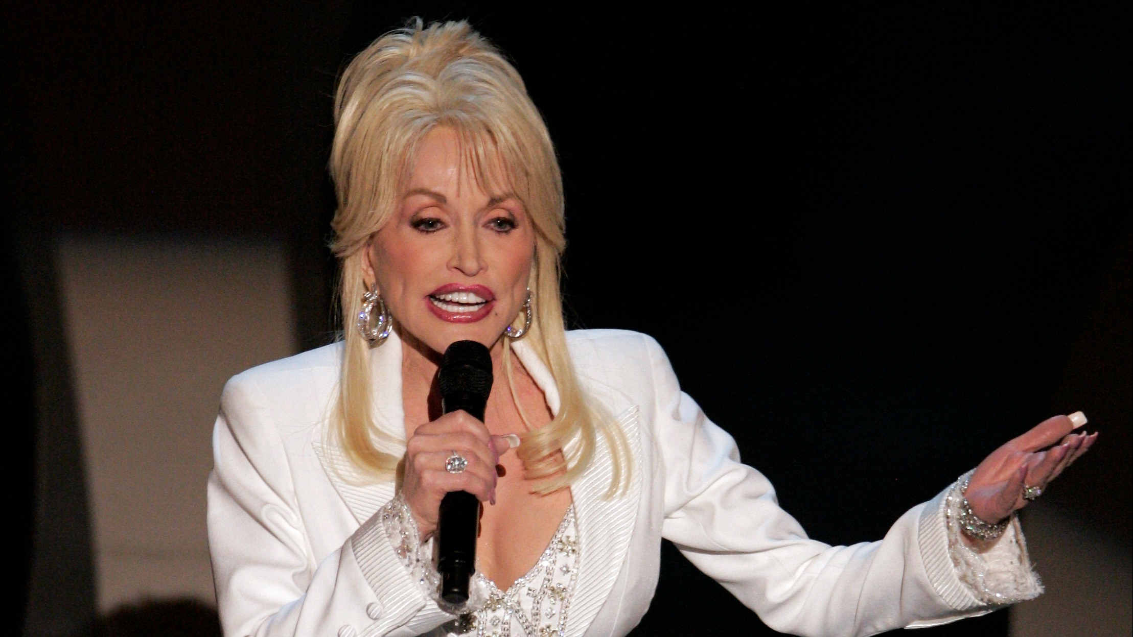 Dolly Parton sister 'up all night praying' as singer faces health challenges
