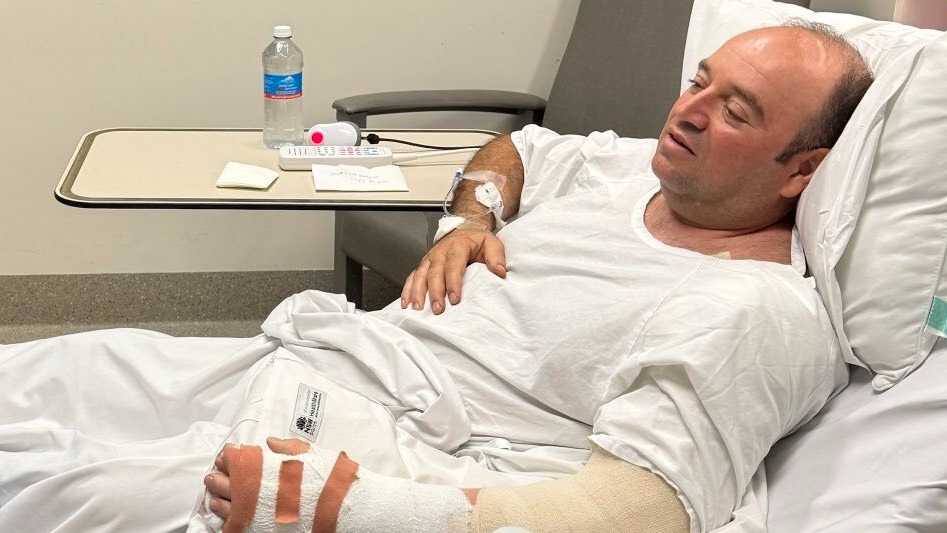 Who is the man who risked his life to disarm alleged Bondi Beach shooter?