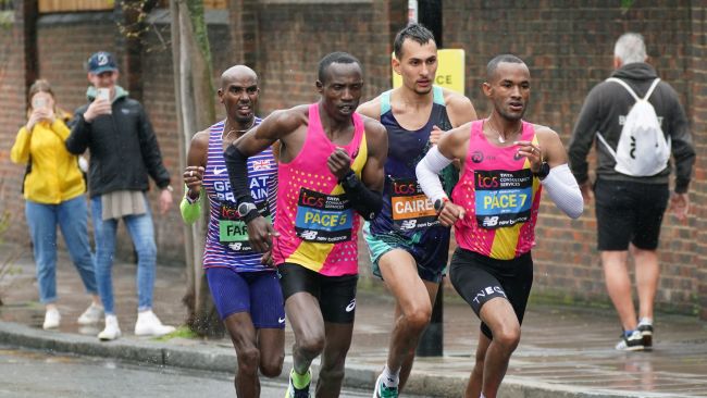 Emile Cairess in London Marathon (second right)