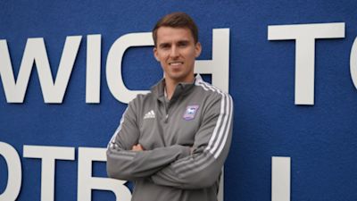 Tom Carroll has become the latest player to join Ipswich Town.