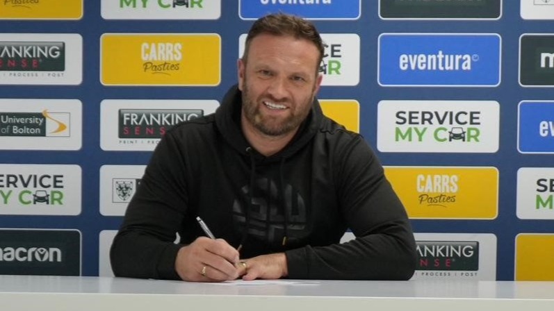 Bolton Wanderers boss Ian Evatt signs new three-year contract | ITV News  Granada