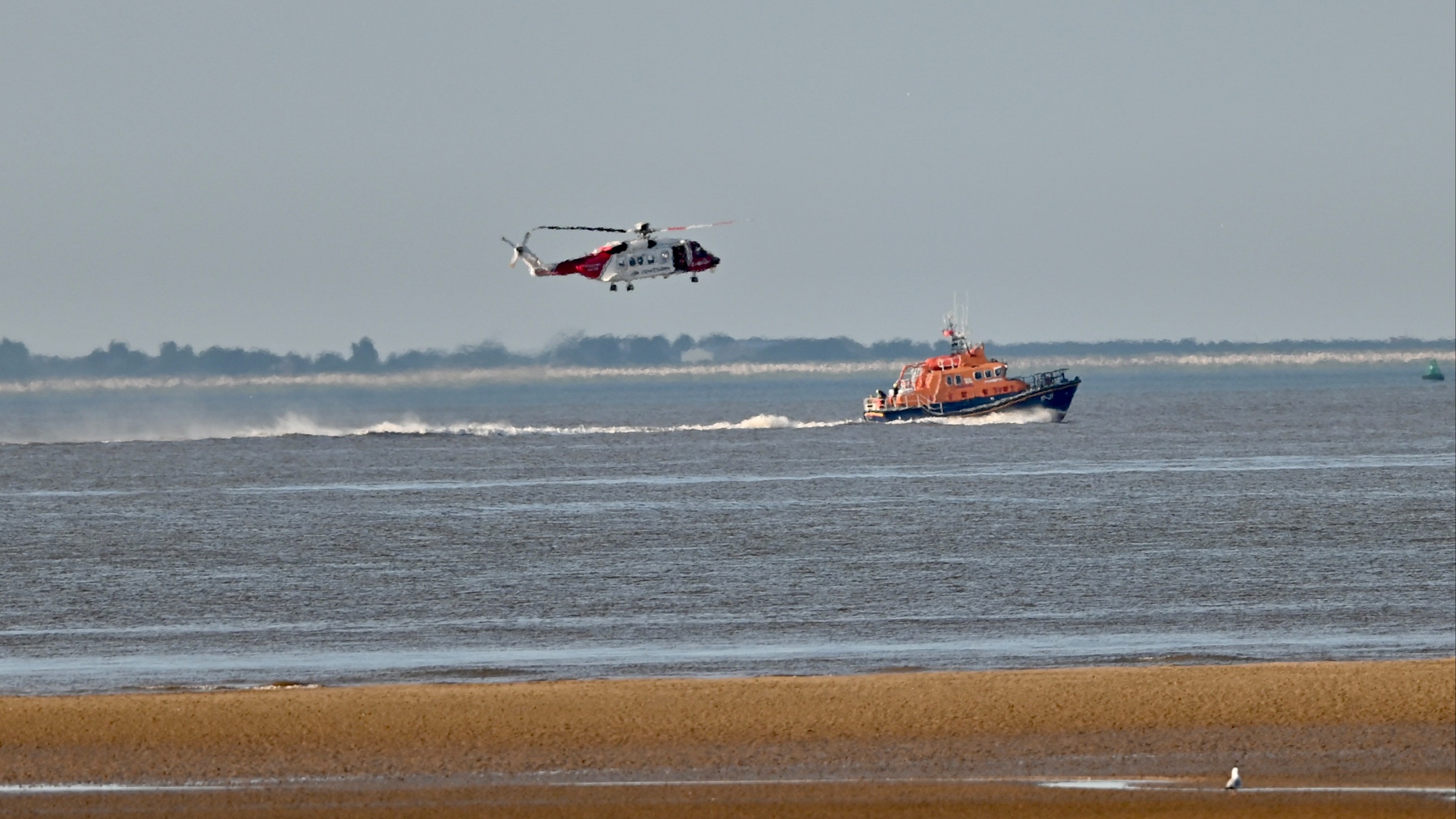 Girl 15 Dies After Being Pulled From Sea At Cleethorpes Beach Itv News Calendar