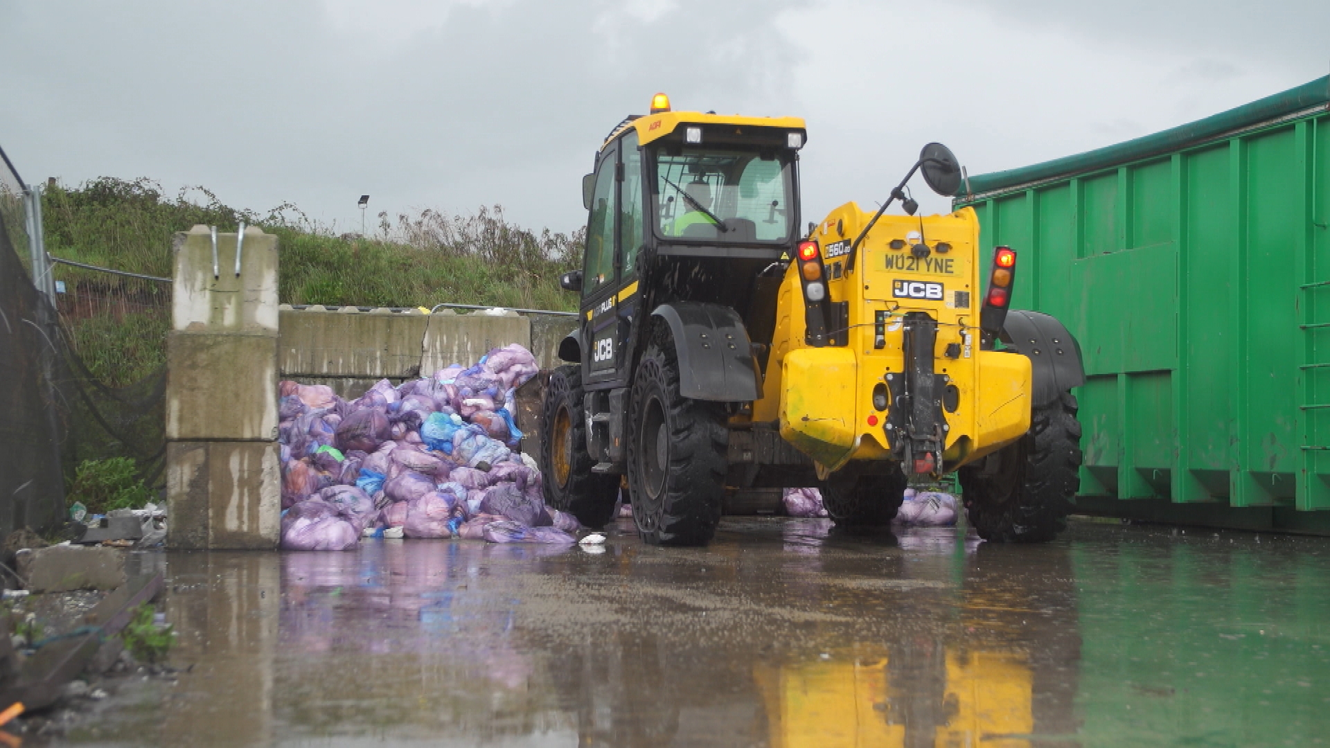 Household rubbish powering up to 10,000 homes as Wales targets zero