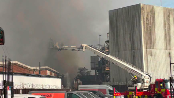 Major incident declared as fire crews battle bathroom showroom blaze in Luton; homes evacuated, residents told to keep windows shut