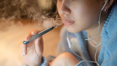 Vaping is gateway to smoking and linked to asthma, largest study into youth vape-use finds | ITV News Vaping is gateway to smoking and linked to asthma, largest study into youth vape-use finds | ITV News