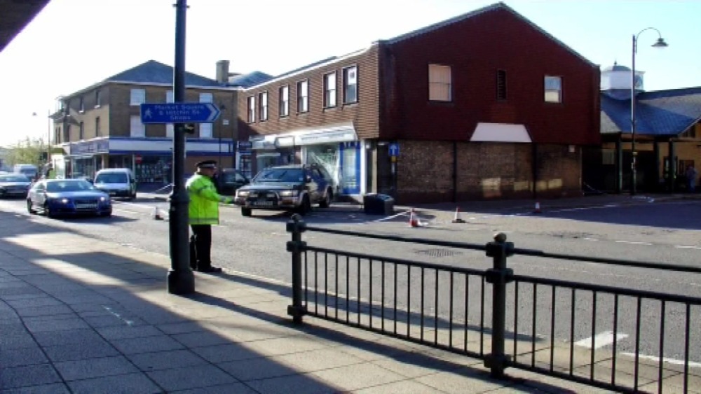 Attempted ramraid at Biggleswade bank anglia ITV News