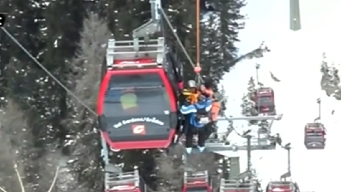 Hundreds of skiers rescued from stranded cable cars | ITV News
