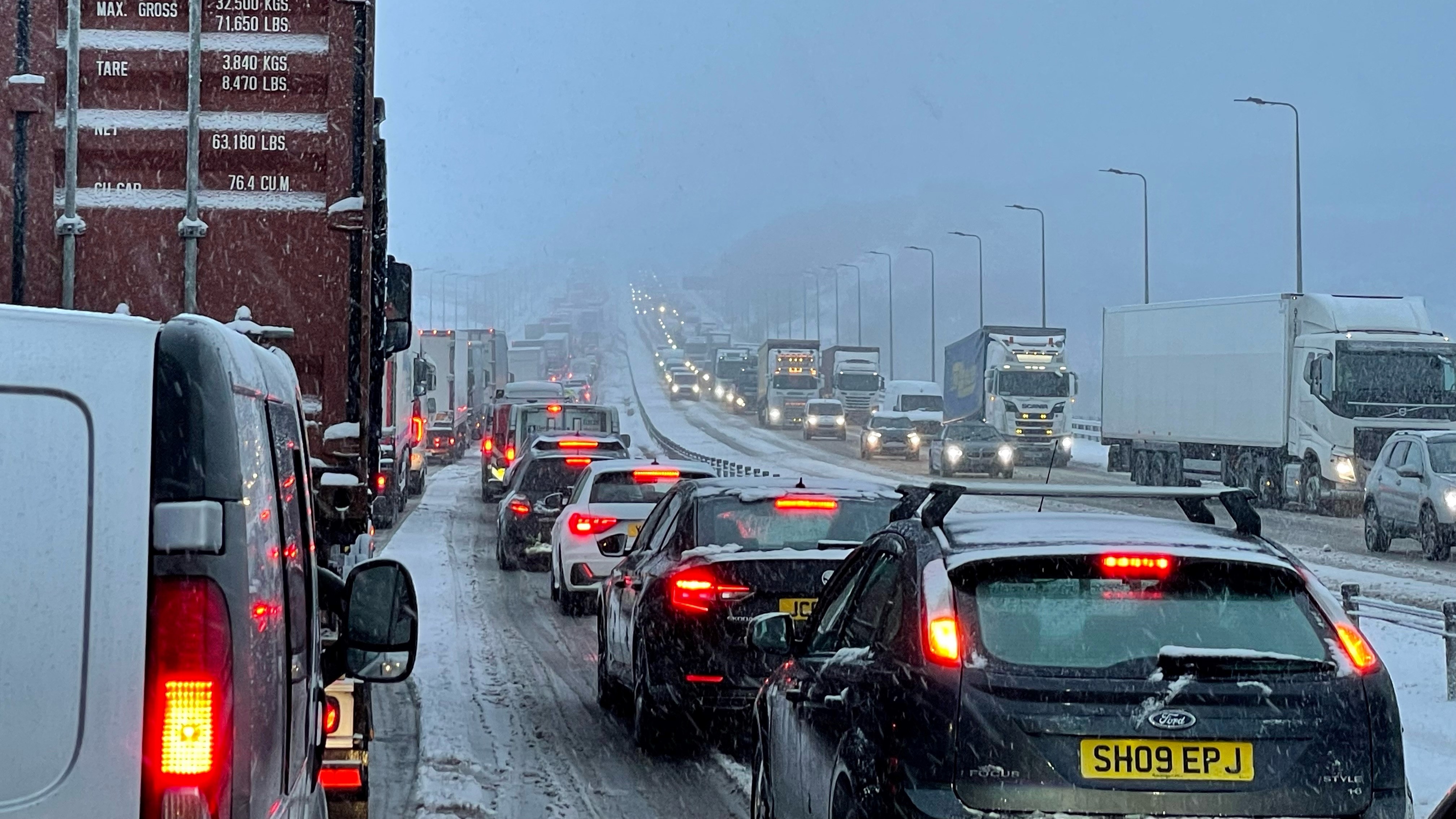 Traffic brought to standstill on M62 after heavy snow ITV News