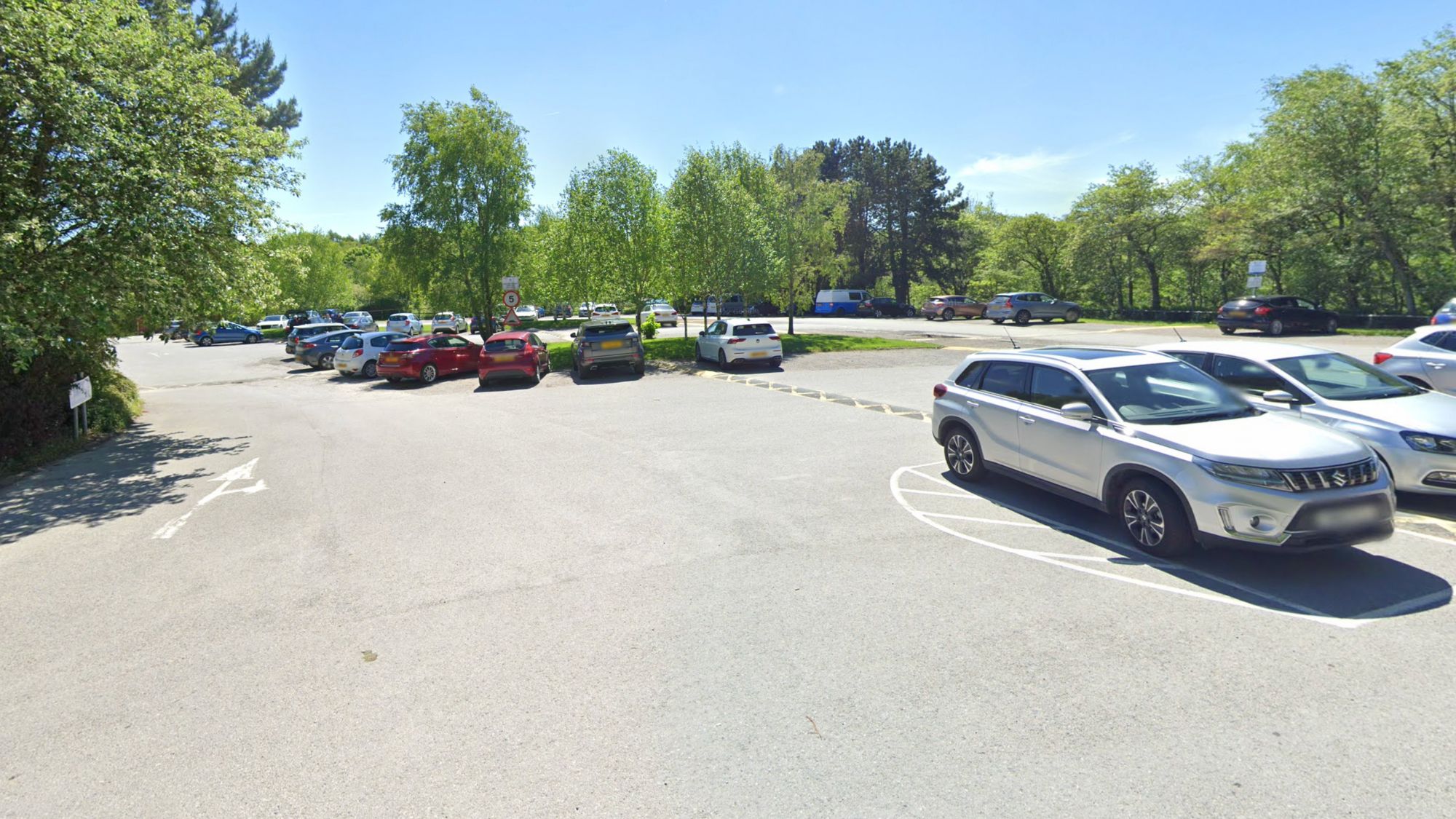 Plans to charge for parking at two Leeds parks resurrected ITV