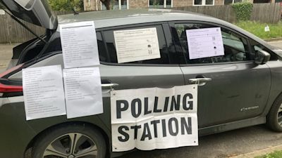 The car which doubled up as a polling station at Milton Road Library in Cambridge on Thursday.
Credit: X/@votecambridge