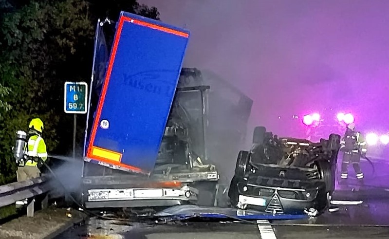 M11 traffic Southbound motorway near Stansted Airport closed