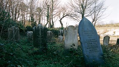 23.01.21 jewish burial Falmouth credit Historic England