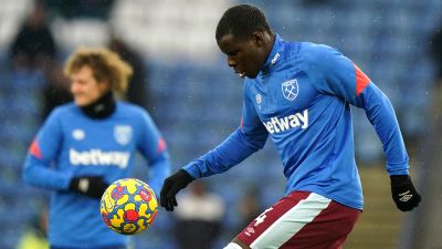 West Ham United's Kurt Zouma warms up prior to the Premier League match at the King Power Stadium, Leicester
