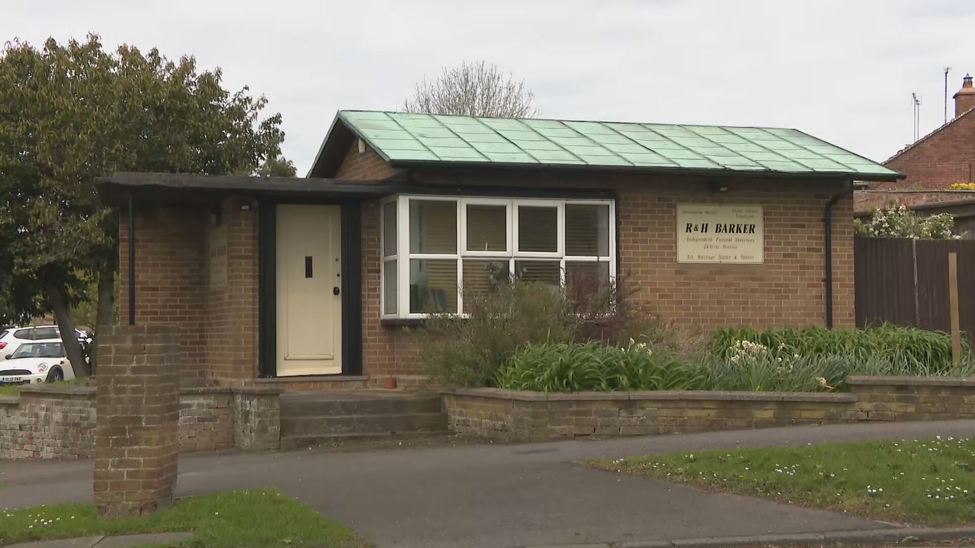 Oxfordshire funeral directors being investigated by police | ITV News