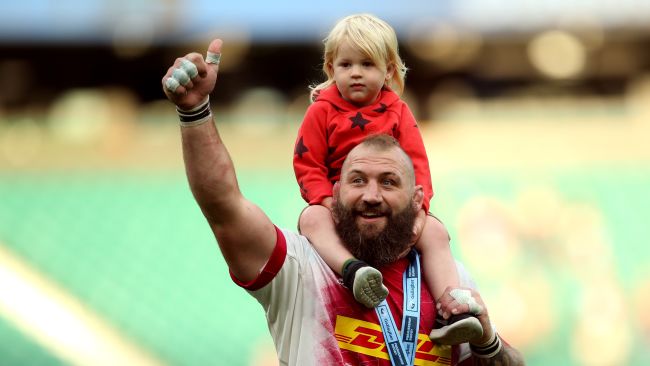 Joe Marler with child on his shoulders