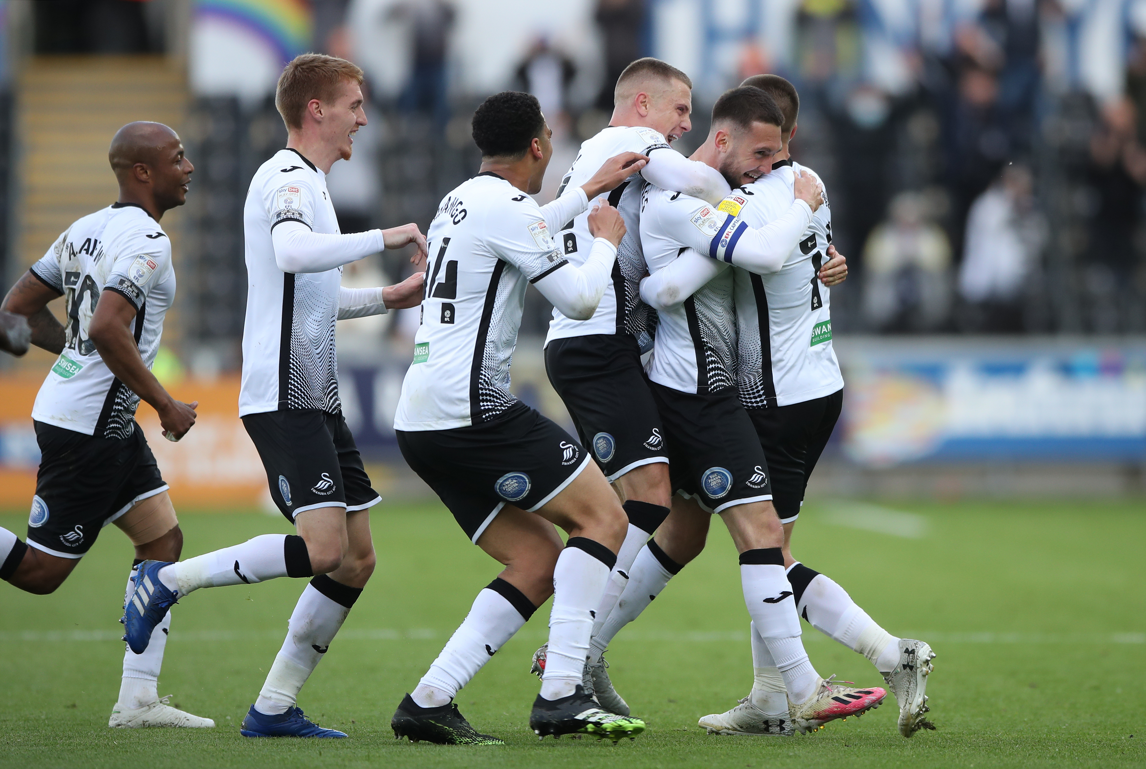 3 000 fans watch Swansea City book Championship play off final