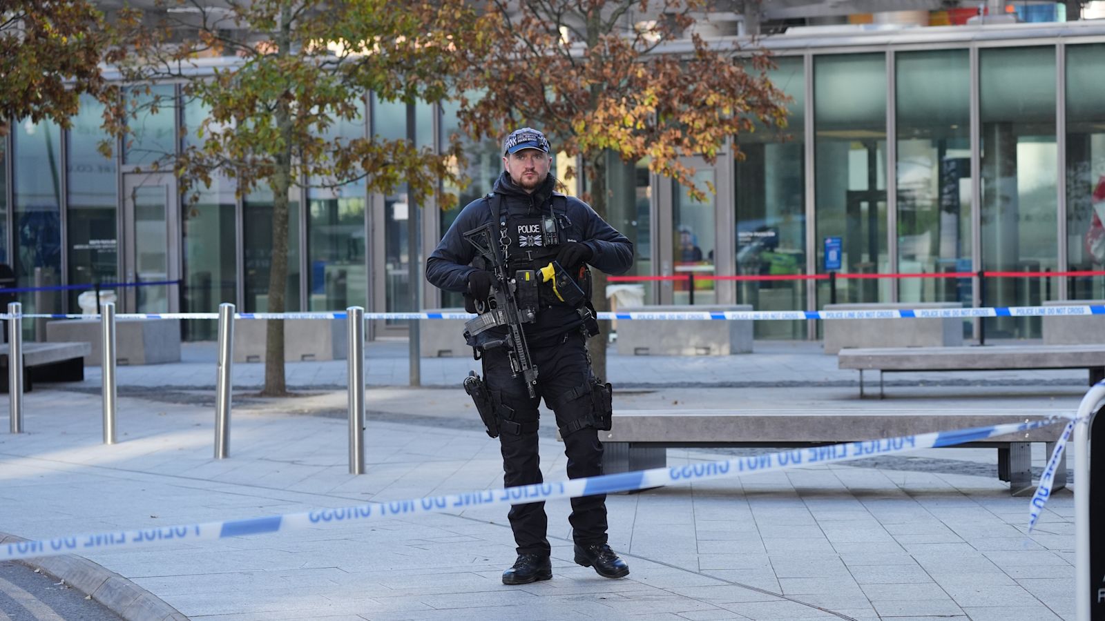 Polizei: Verdächtiges Paket in US-Botschaft in London wahrscheinlich eine ...