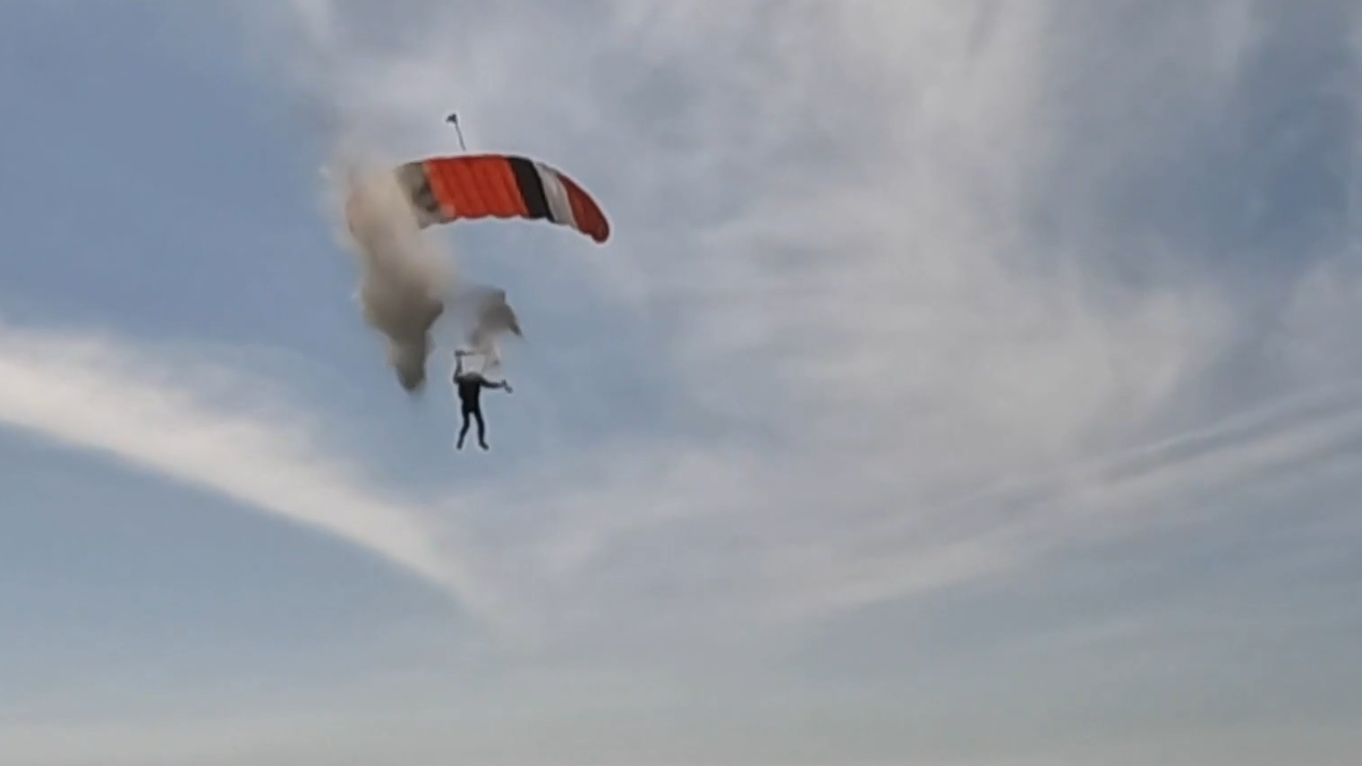 Former Paratrooper's ashes scattered in County Durham skydive | ITV ...