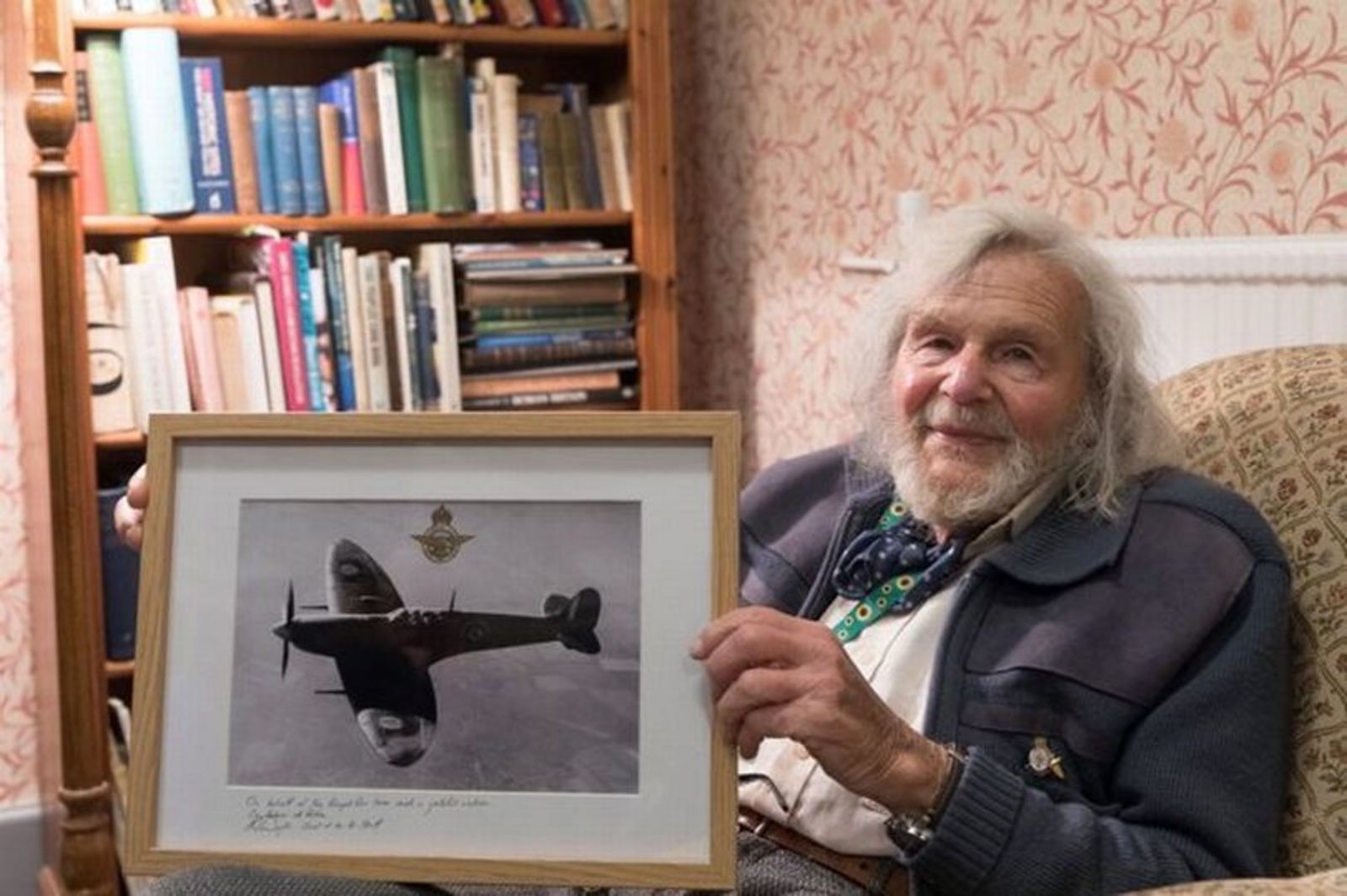 Johnny Checketts WW2 Spitfire pilot from Cornwall is given a replica of his beloved ...
