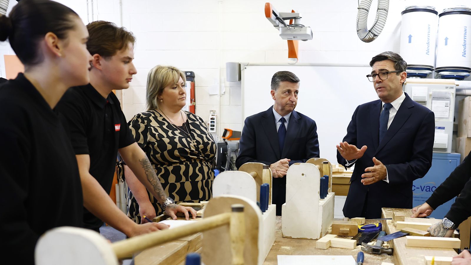 Burnham verspricht, gegen das „moralische Versagen“ junger Briten ...