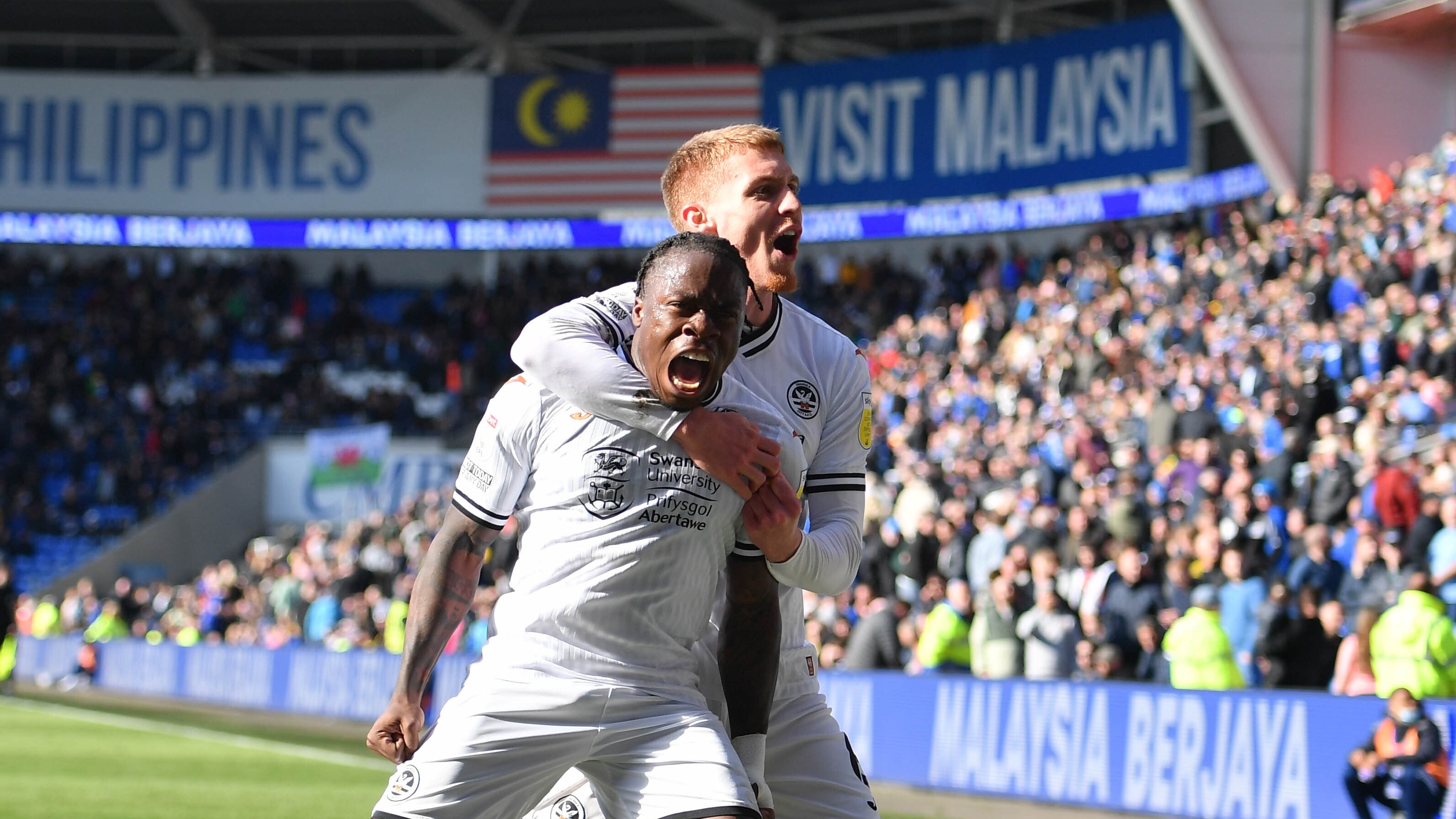 Cardiff 1-0 Swansea: Fans In The Stands (PICTURES)