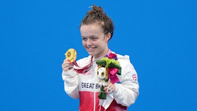 Great Britain's Maisie Summers-Newton with her gold medal.