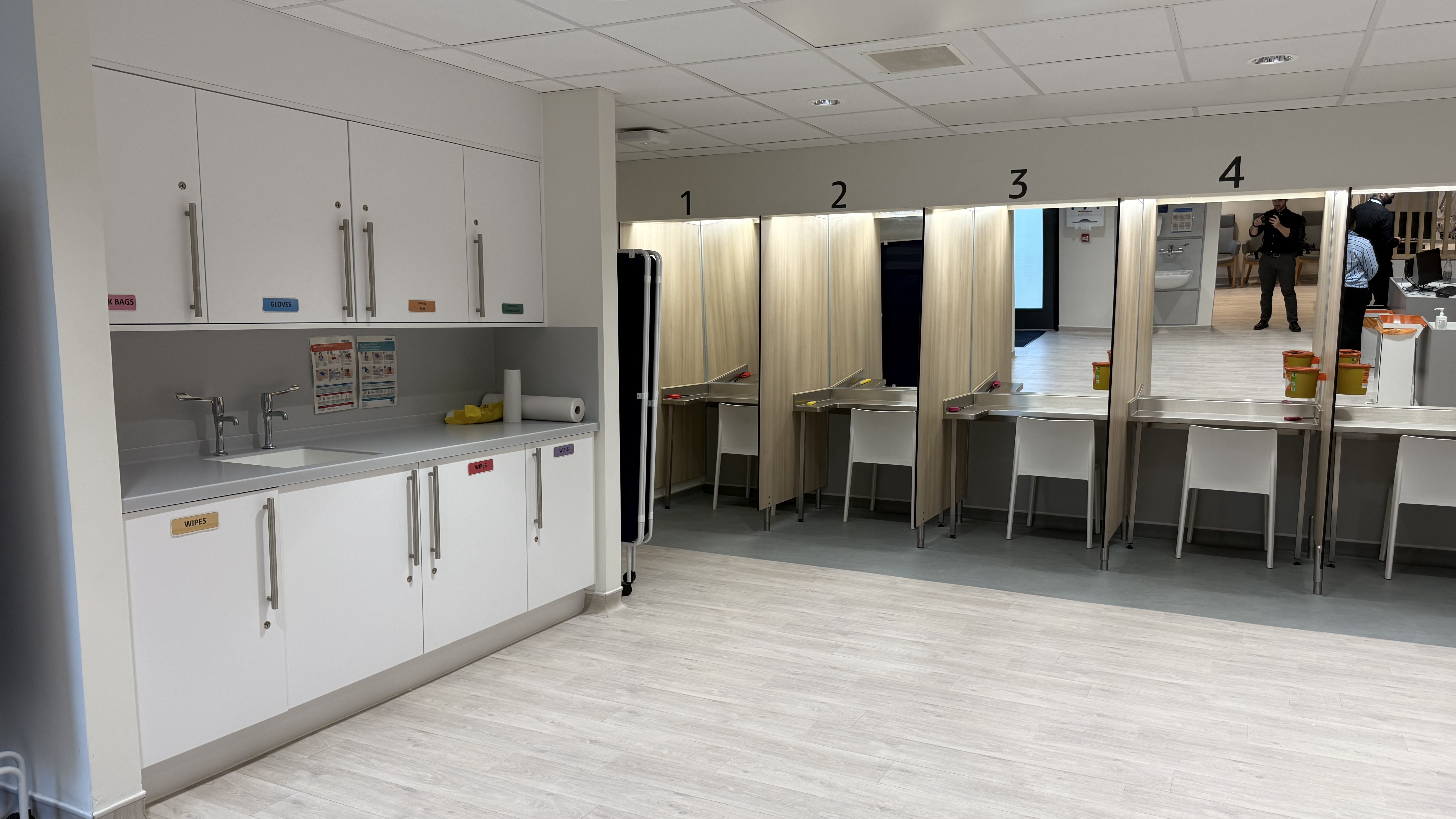 Injection bay areas in the Using Space at Thistle Centre Safer Drugs Consumption Facility in Glasgow. dqxikeidqkikdinv
