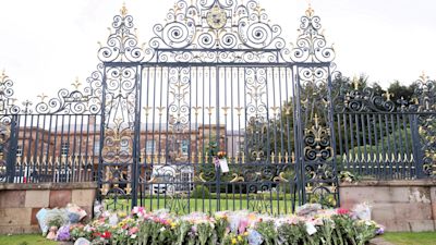 Floral tributes paid to the Queen at Hillsborough Castle. Presseye.