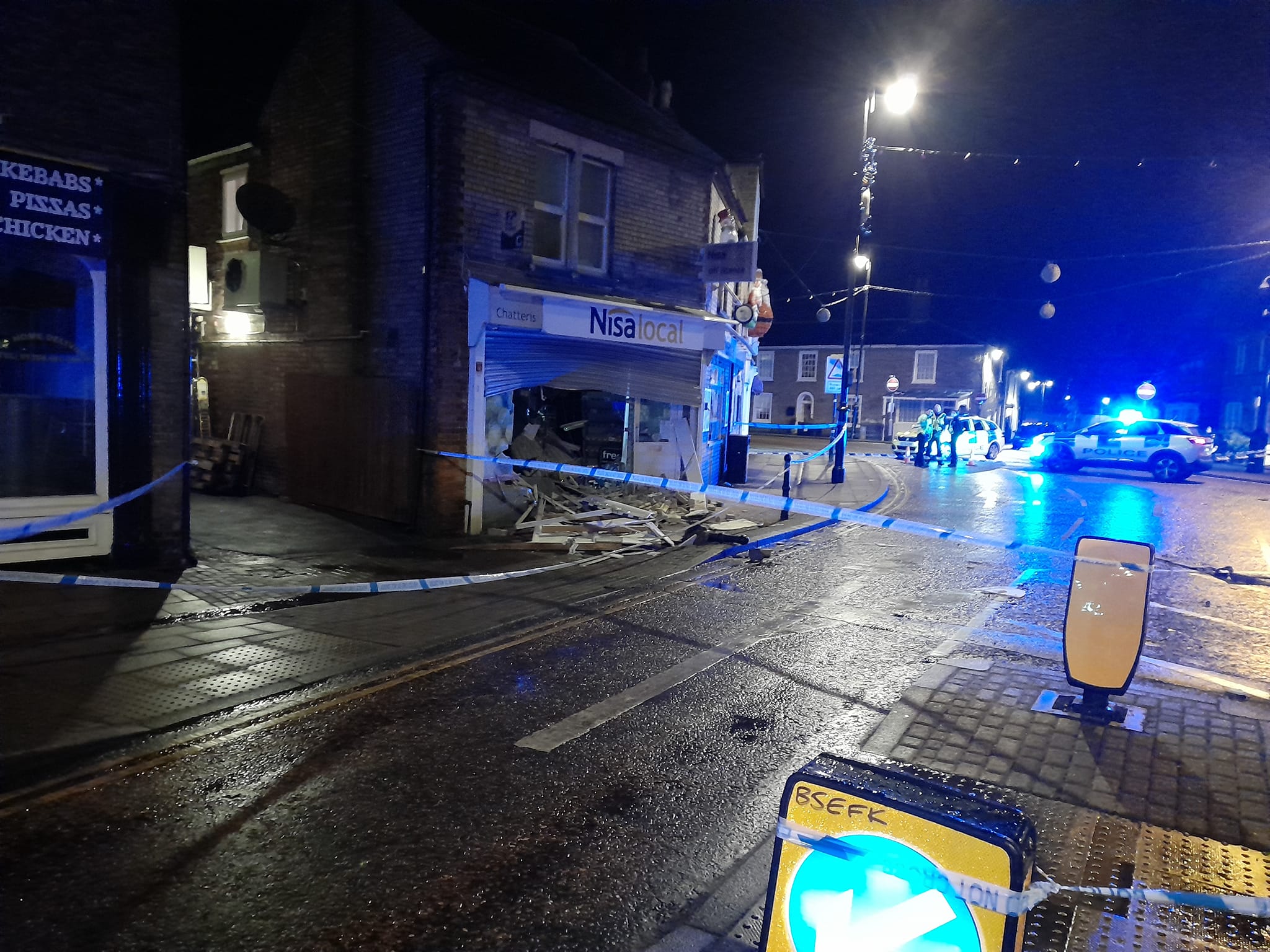 Scunthorpe ram-raid: Cash 4 Gold shop targeted by ram-raiders - BBC News