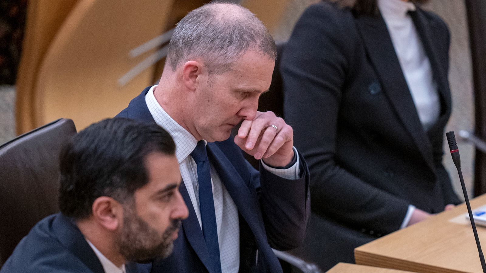 Scottish health minister blames £11,000 iPad roaming charge on sons ...