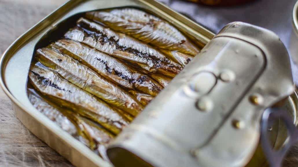 UK tourists ordered to report to A&E after wine bar's sardines kill woman