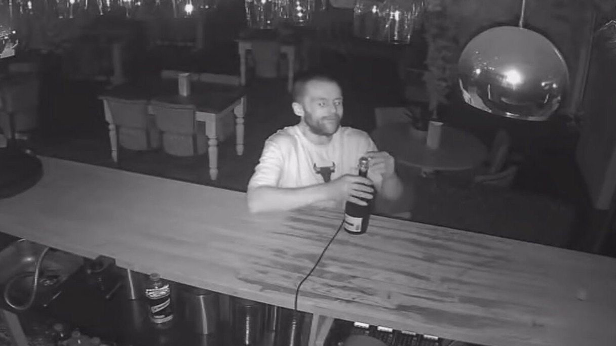 Burglar broke into Essex pub and 'helped himself to prosecco and cake ...