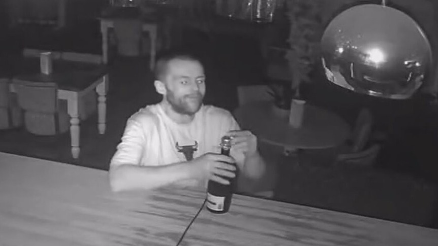 Burglar broke into Essex pub and 'helped himself to prosecco and cake ...