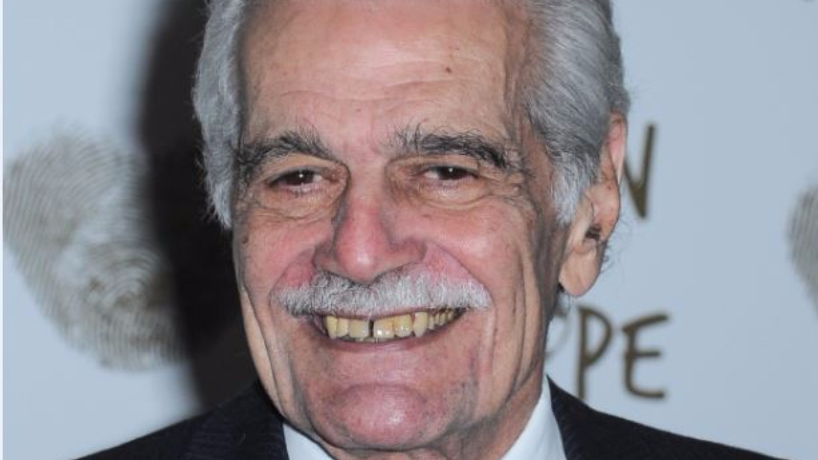 Lawrence of Arabia star Omar Sharif diagnosed with Alzheimer's | ITV News