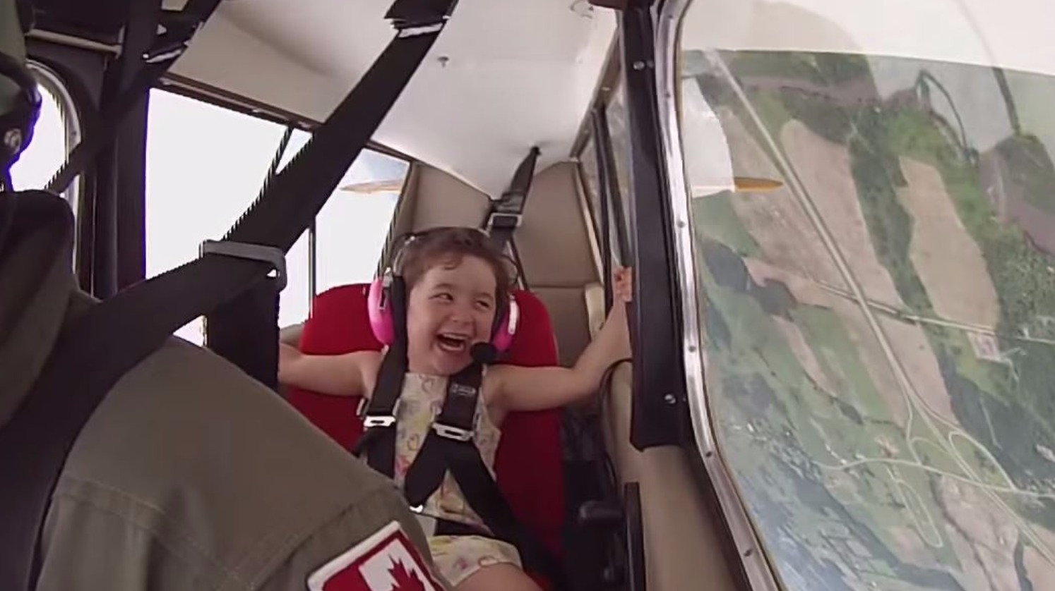 Fearless toddler laughs through her first aerobatic flight ITV News