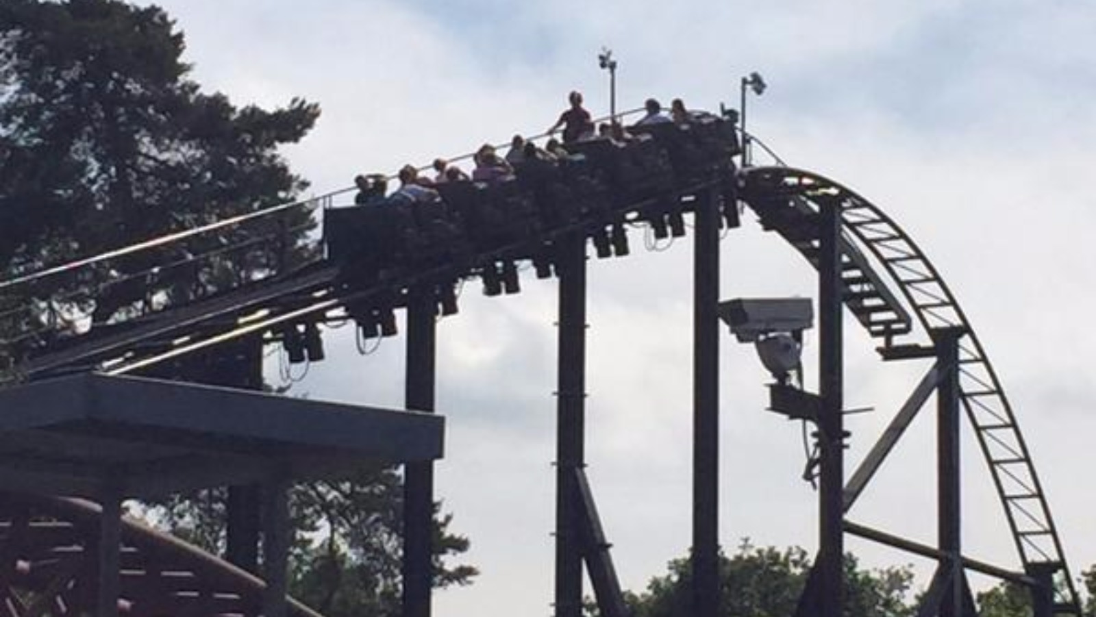 Alton Towers: Visitors evacuated from ride after power cut | ITV News