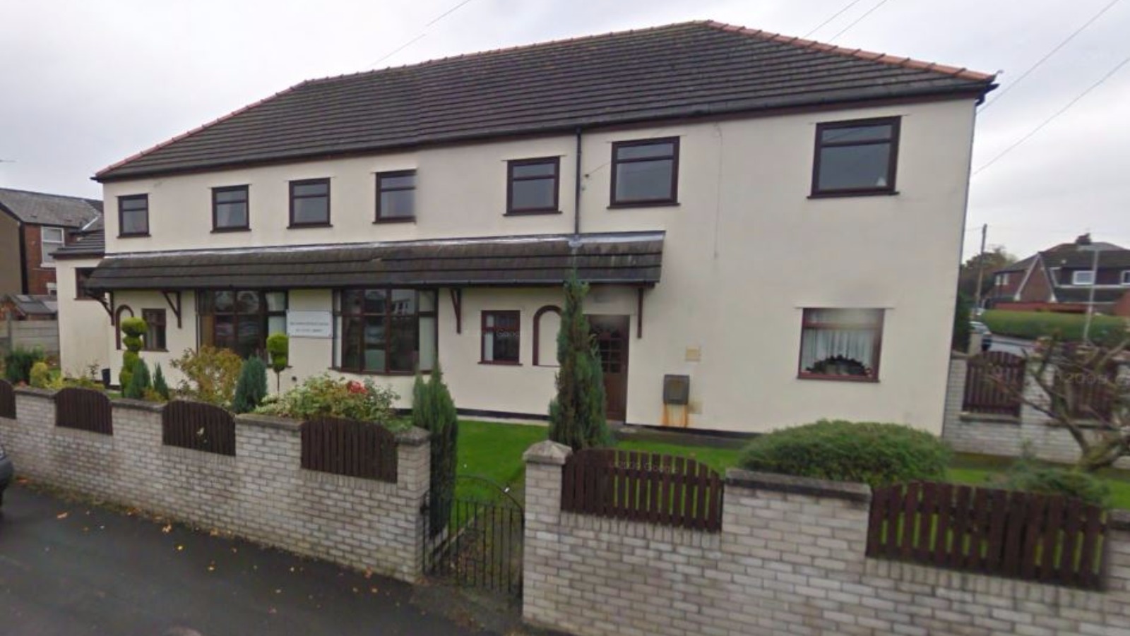 Dementia sufferer, 99, 'dropped in scalding hot bath by care worker